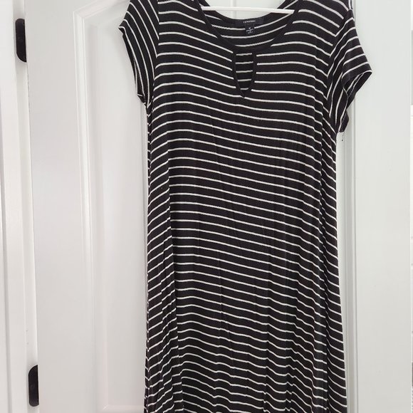 Dress - Picture 1 of 2